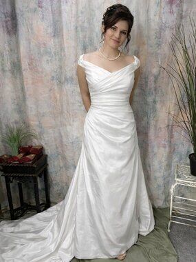 NEW📌 Alfred Angelo Diamond White  Georgious Wedding Gown with long Train